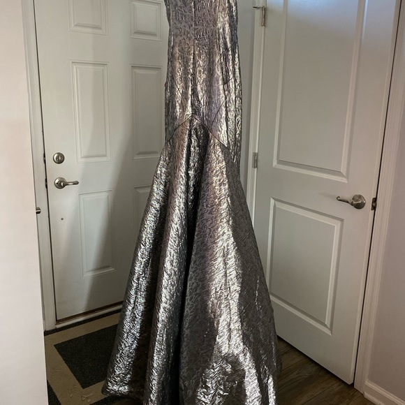 NWT - NEVER WORN MAC DUGGAL GOWN - Picture 2 of 11